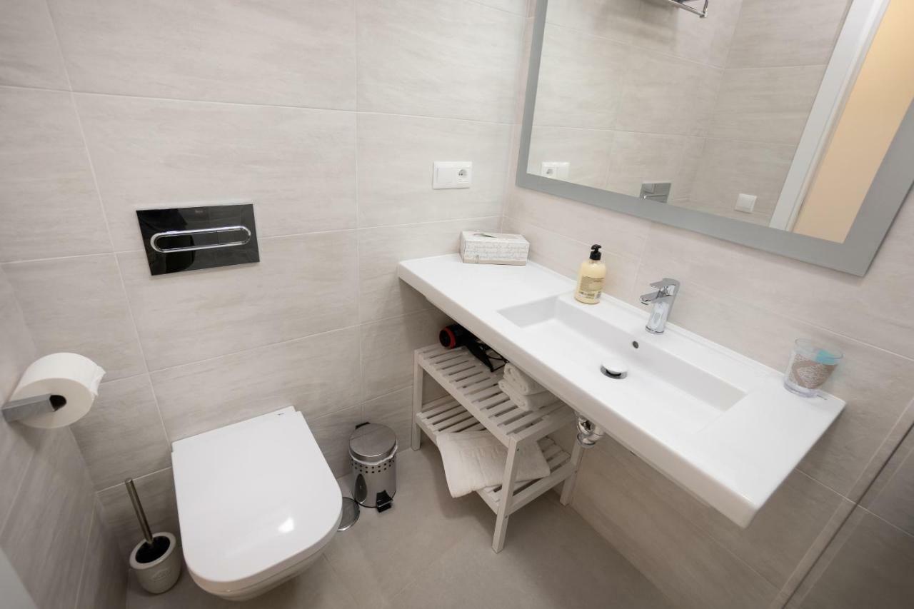 Apartamentos Mombasa 2 Planta 네르하 외부 사진