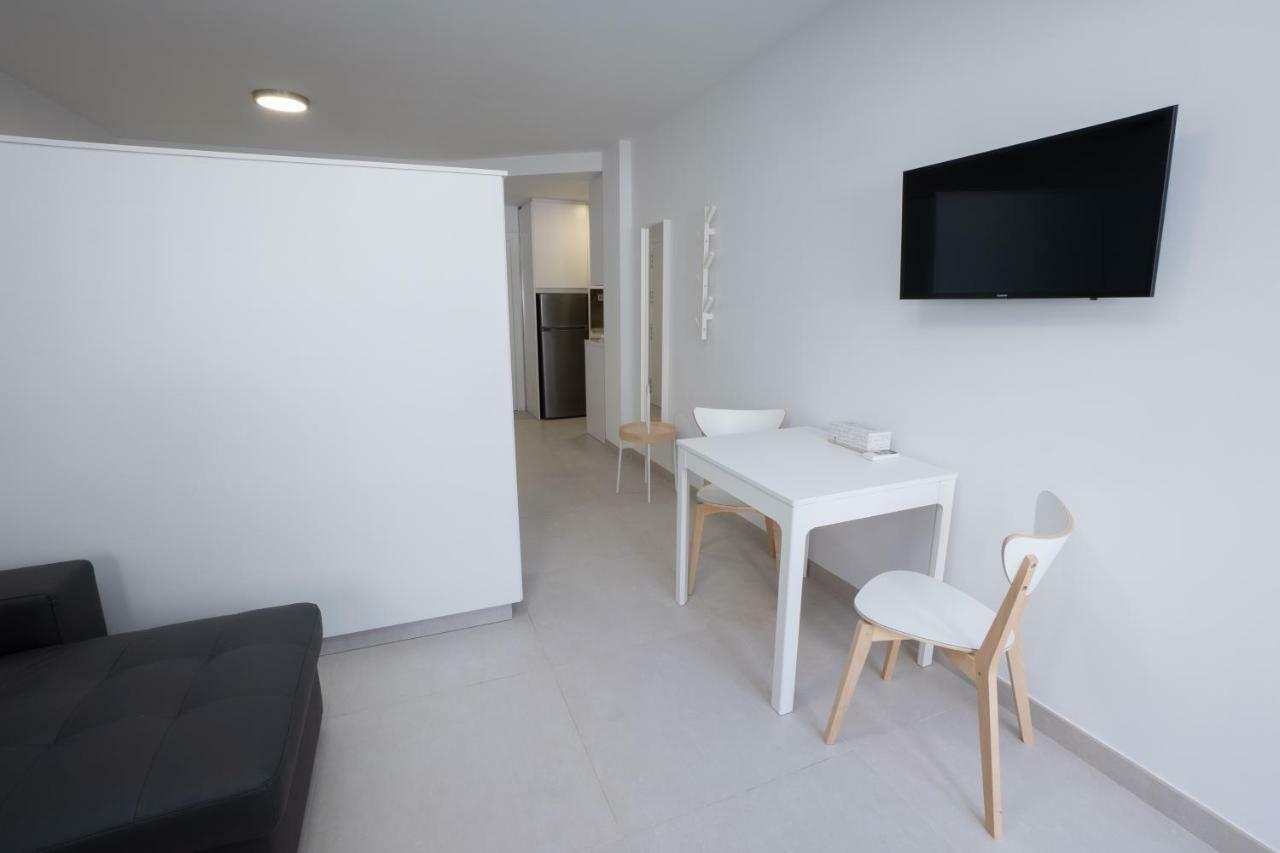 Apartamentos Mombasa 2 Planta 네르하 외부 사진