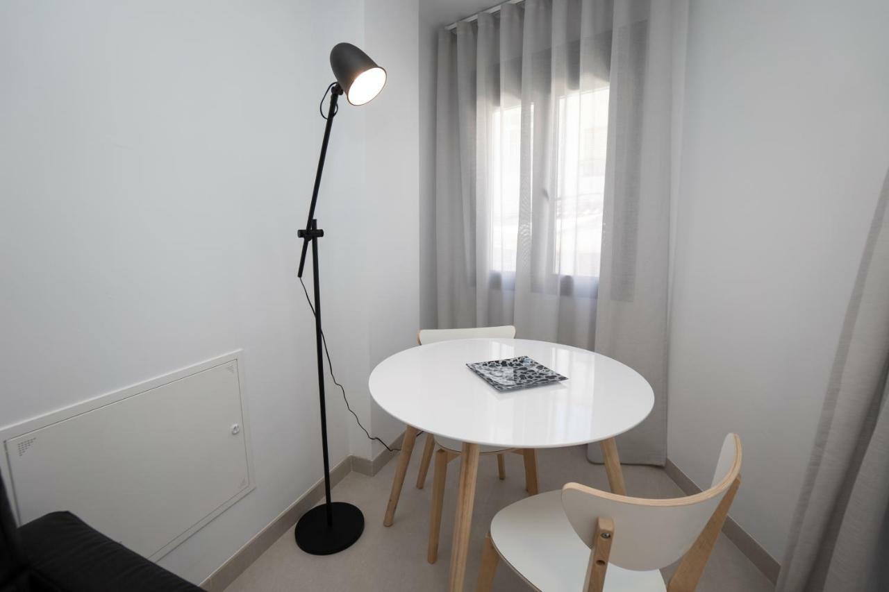 Apartamentos Mombasa 2 Planta 네르하 외부 사진
