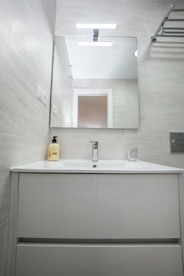 Apartamentos Mombasa 2 Planta 네르하 외부 사진